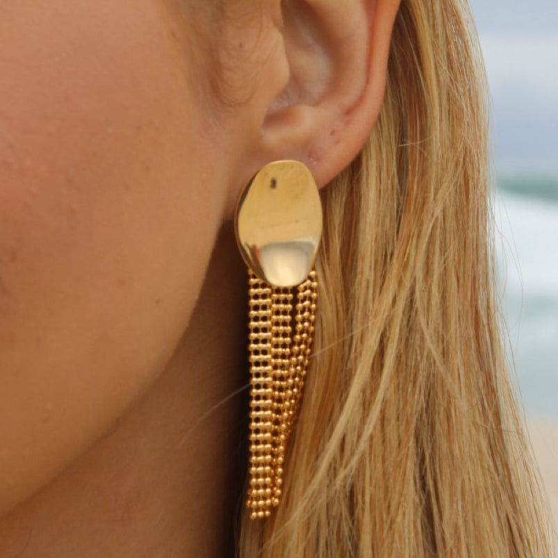 Brinco Chapa Oval com Franjas Dourado