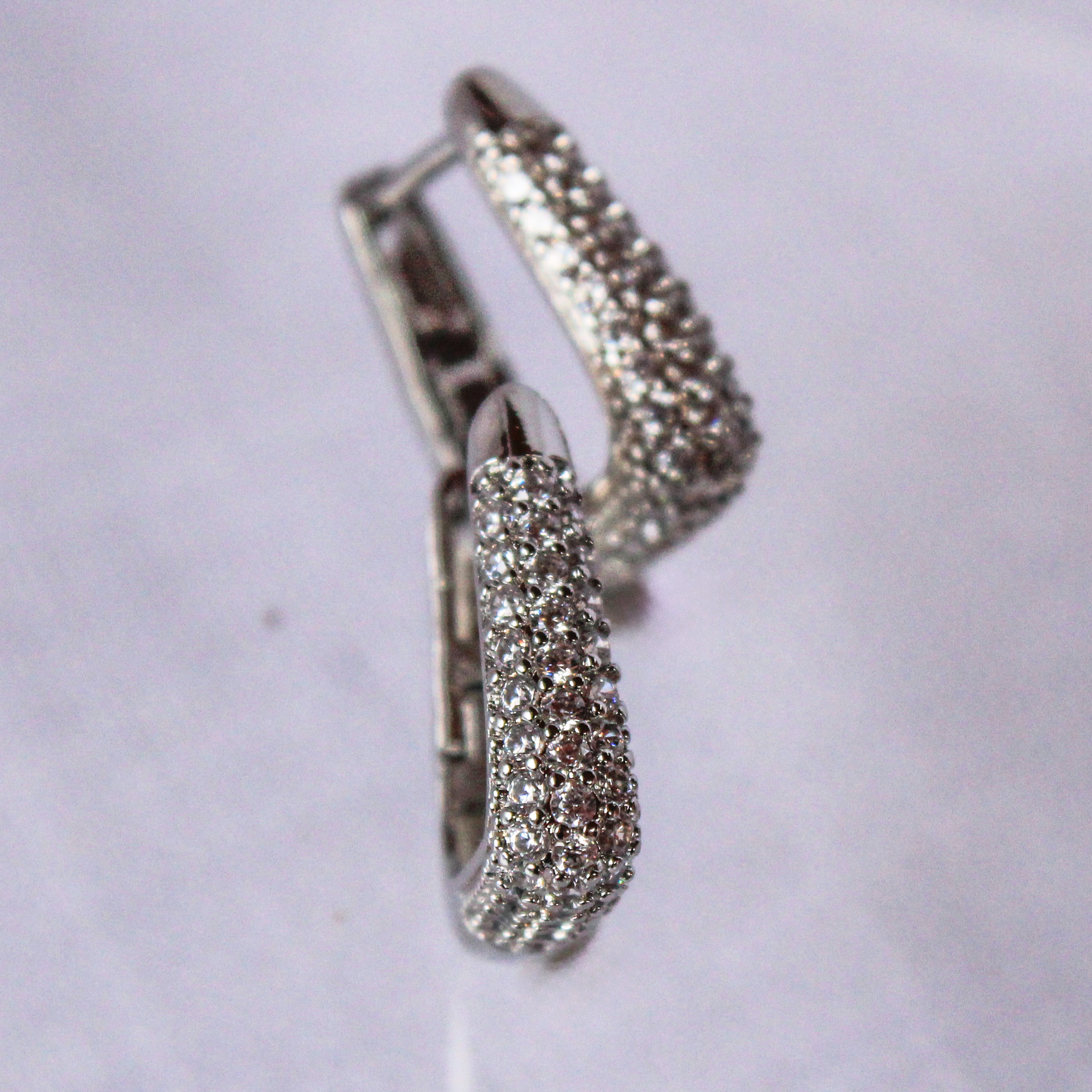 Brinco Orgânico com Mini Zircônia Prateado - G