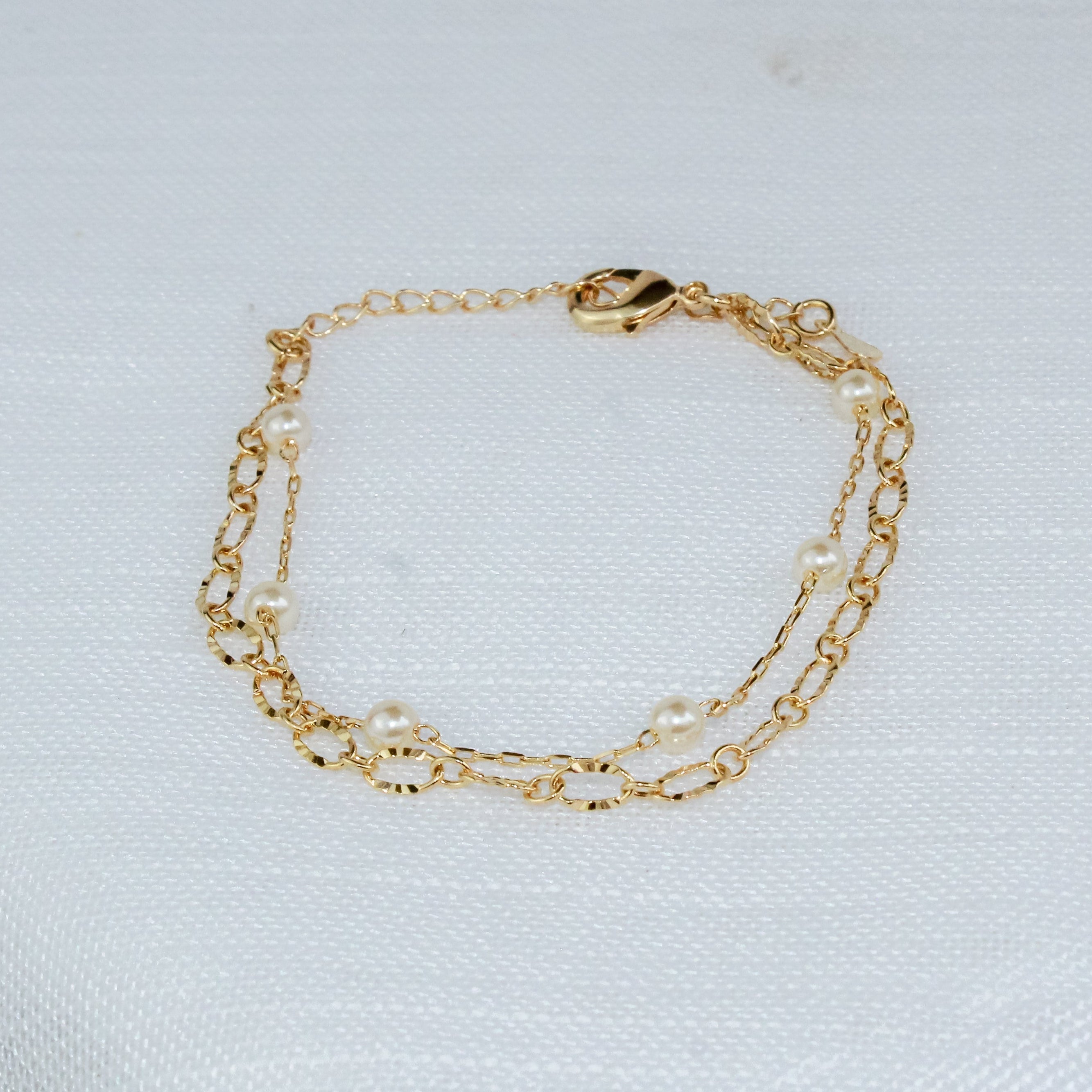 Pulseira Dupla com Pérolas Douradas