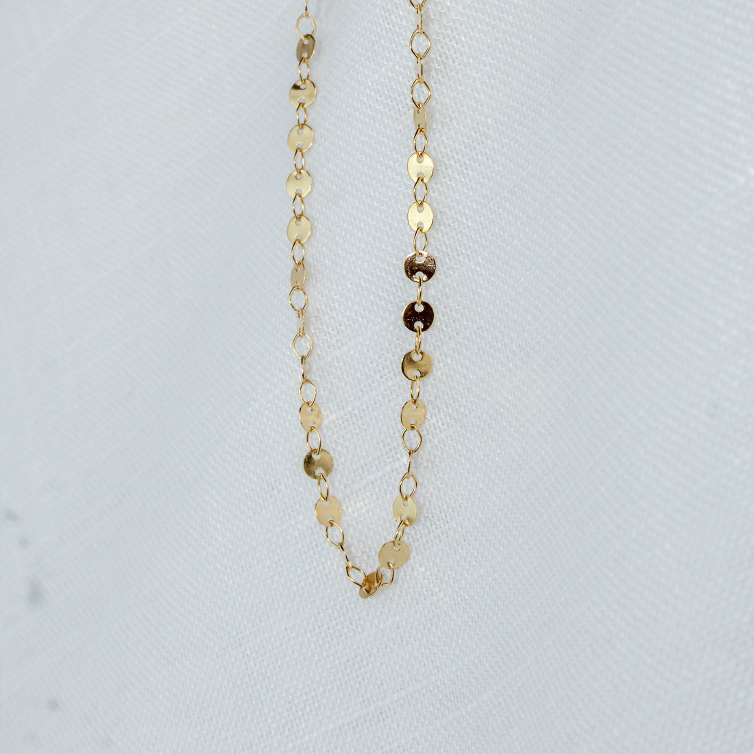 Colar com Bolinhas Chapadas Dourado