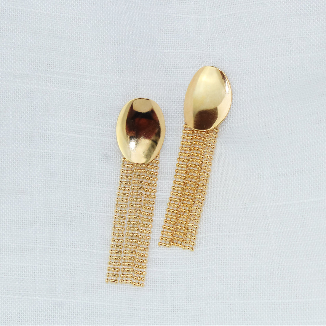 Brinco Chapa Oval com Franjas Dourado