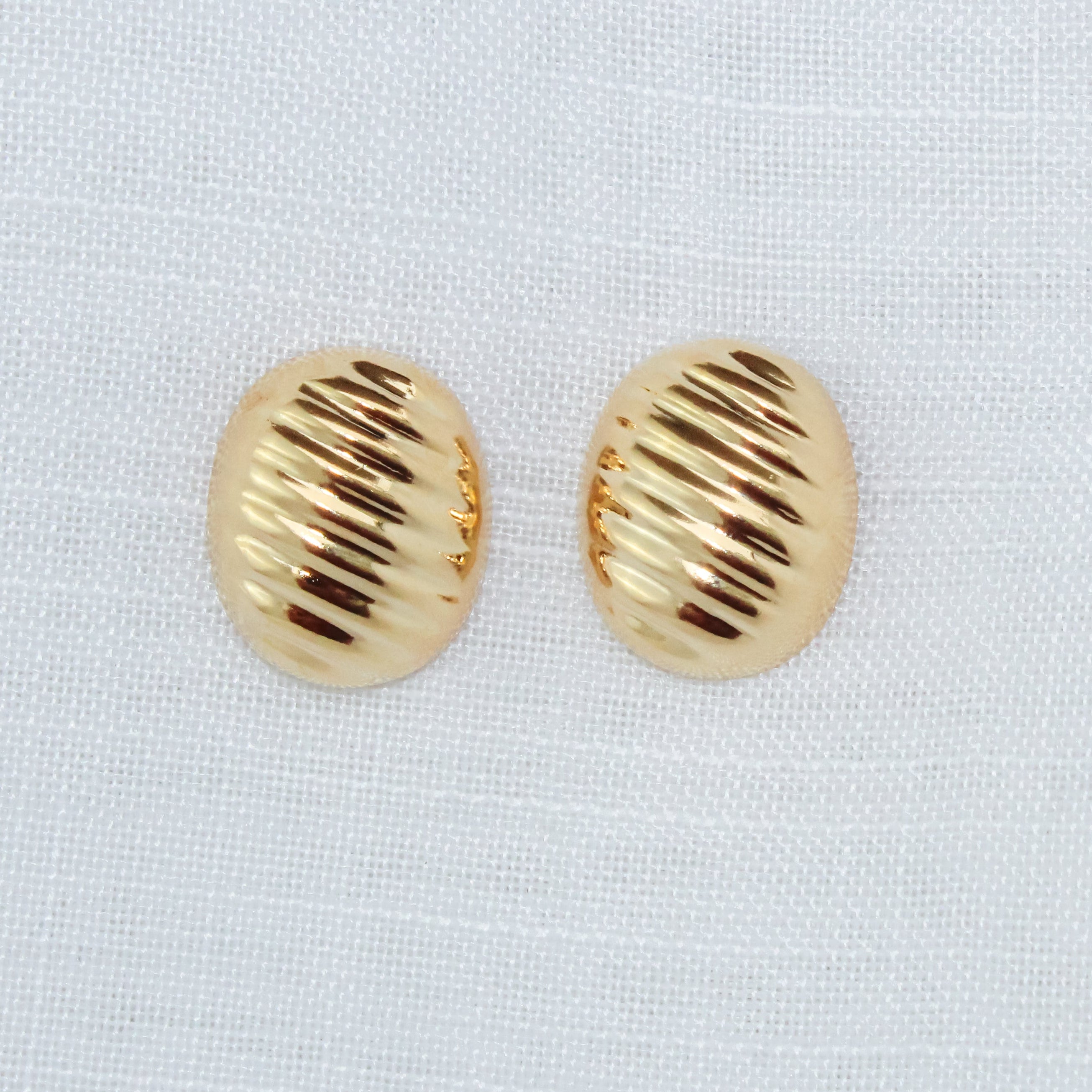 Brinco Abaloado Com Frisos Dourado