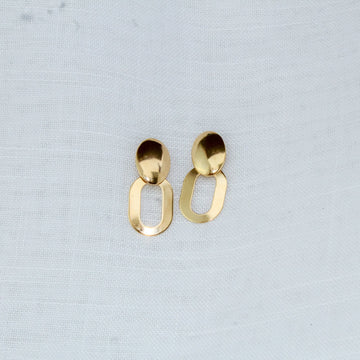 Brinco Oval Chapa Dupla Abaloado Dourado