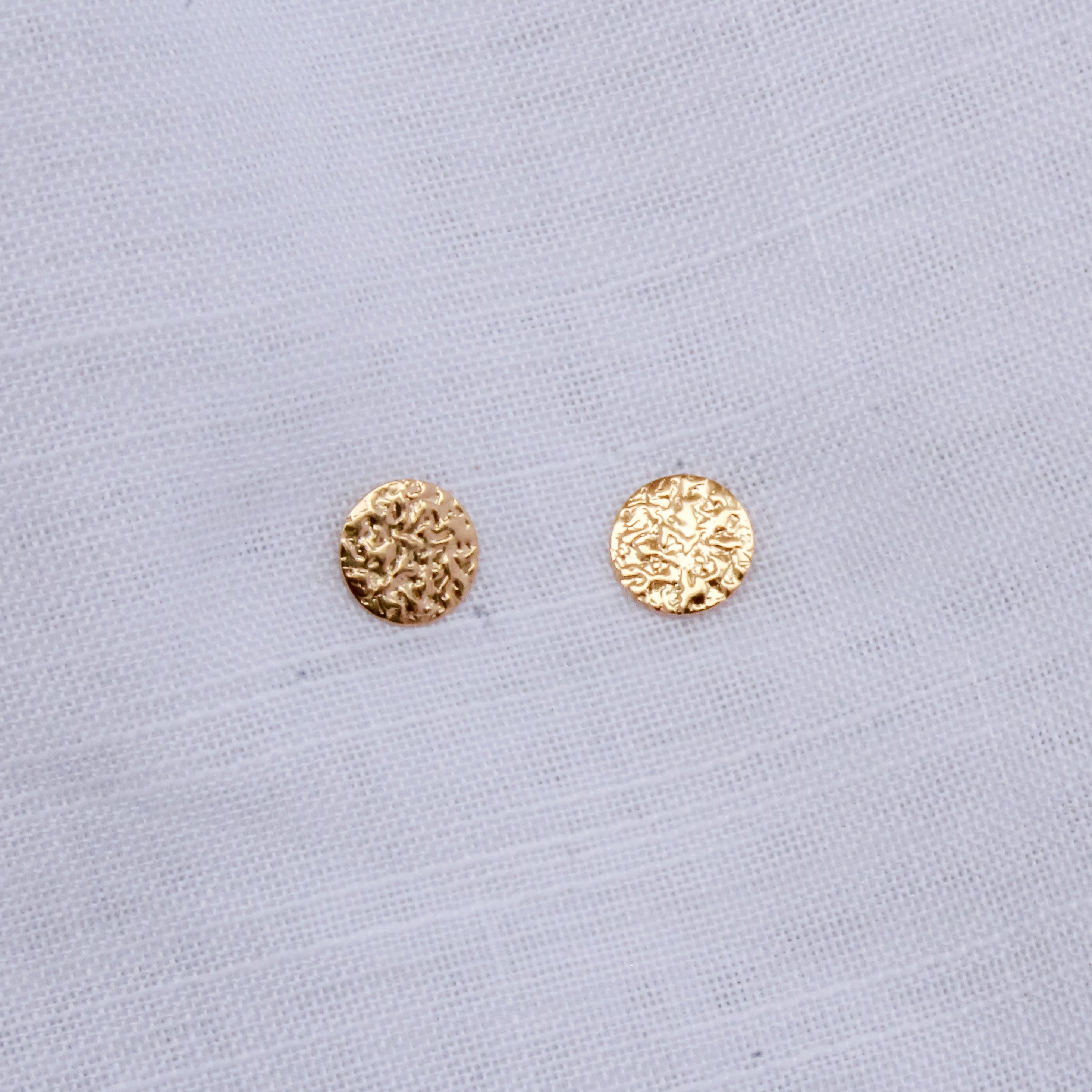 Brinco Chapa Redonda Texturizado Dourado