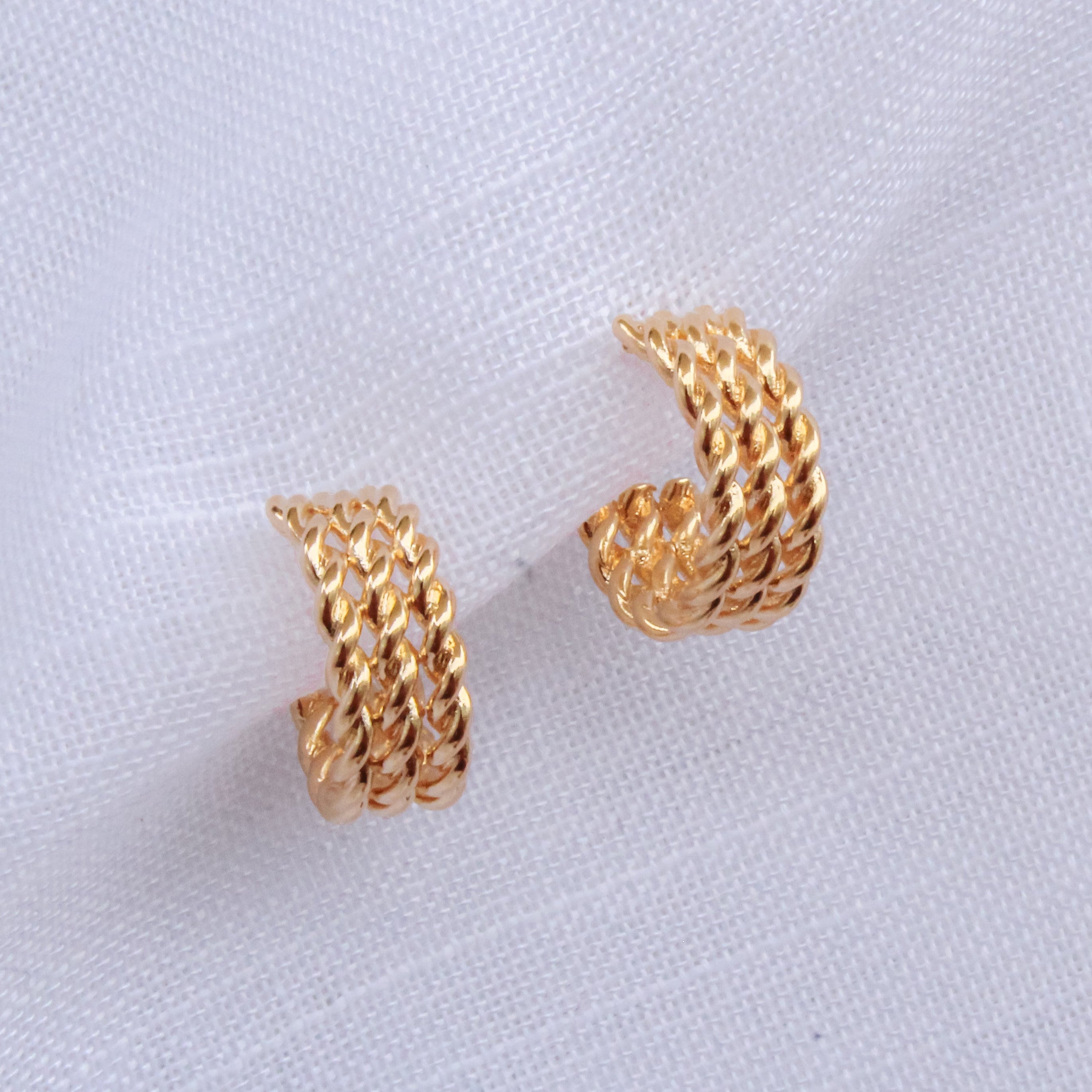 Brinco de Argola Trança Tripla Dourada