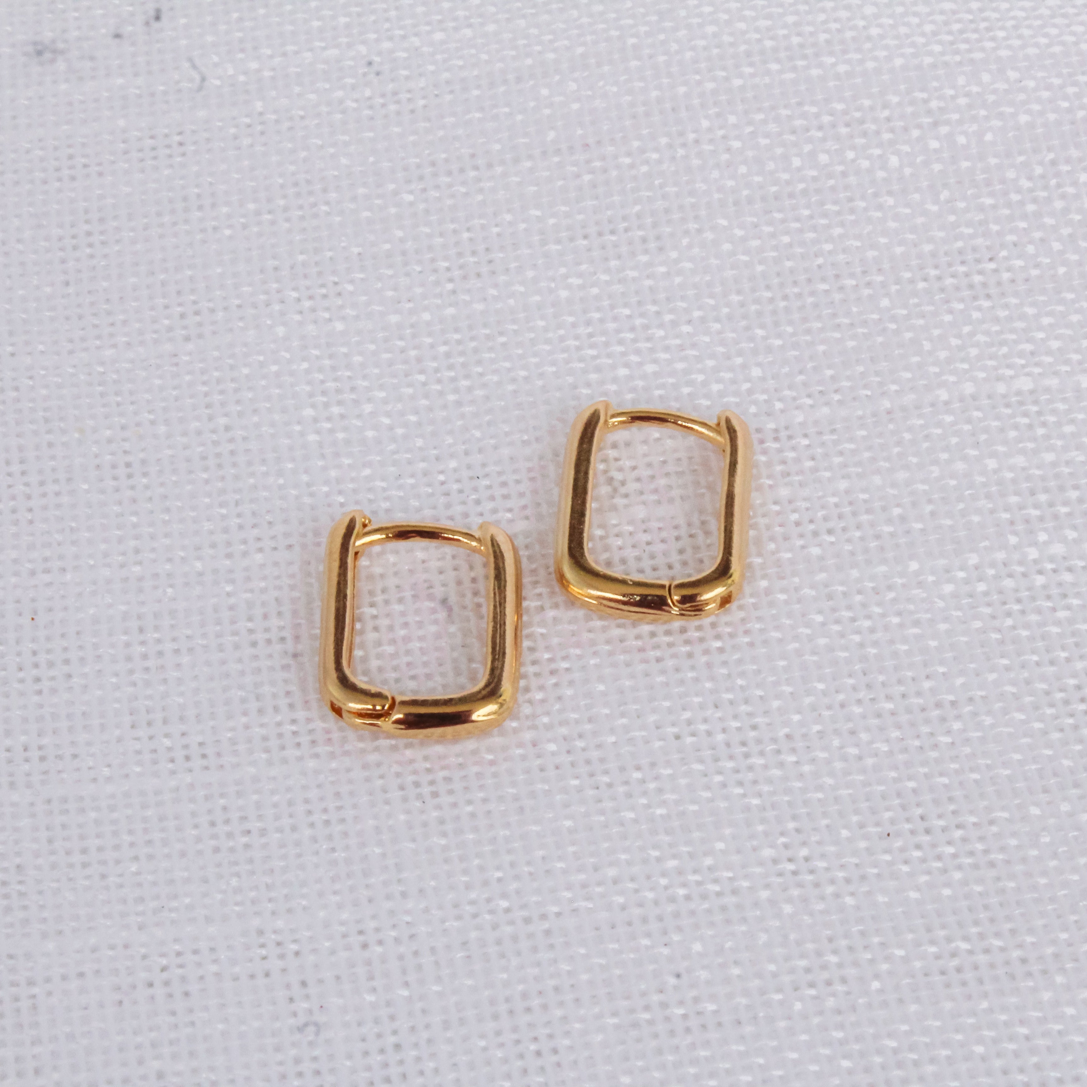 Brinco de Argola Retangular Dourada - M