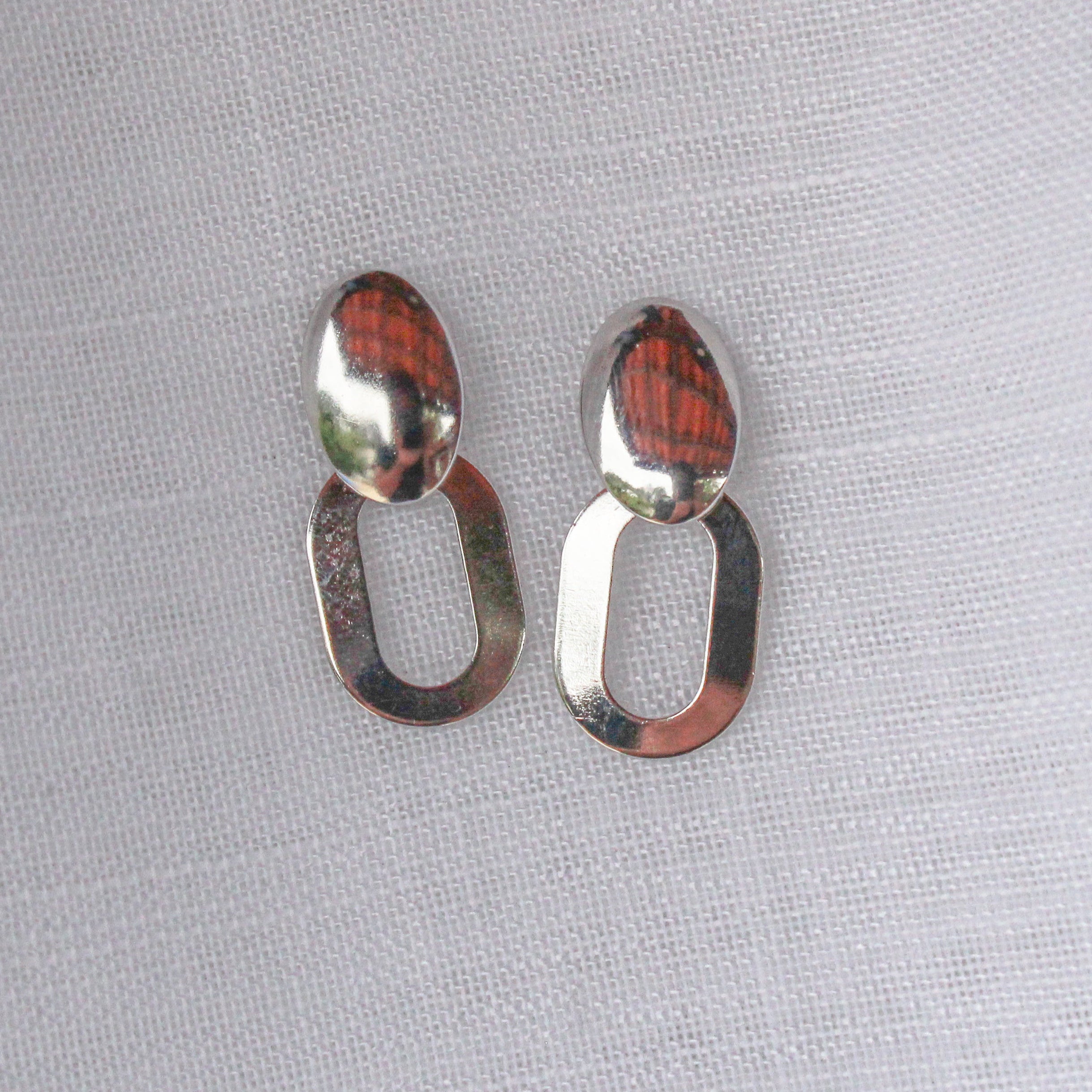 Brinco Oval Chapa Dupla Abaloado Prateado