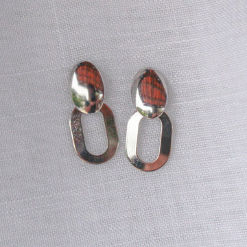 Brinco Oval Chapa Dupla Abaloado Prateado