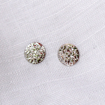 Brinco Chapa Redonda Texturizado Prateado