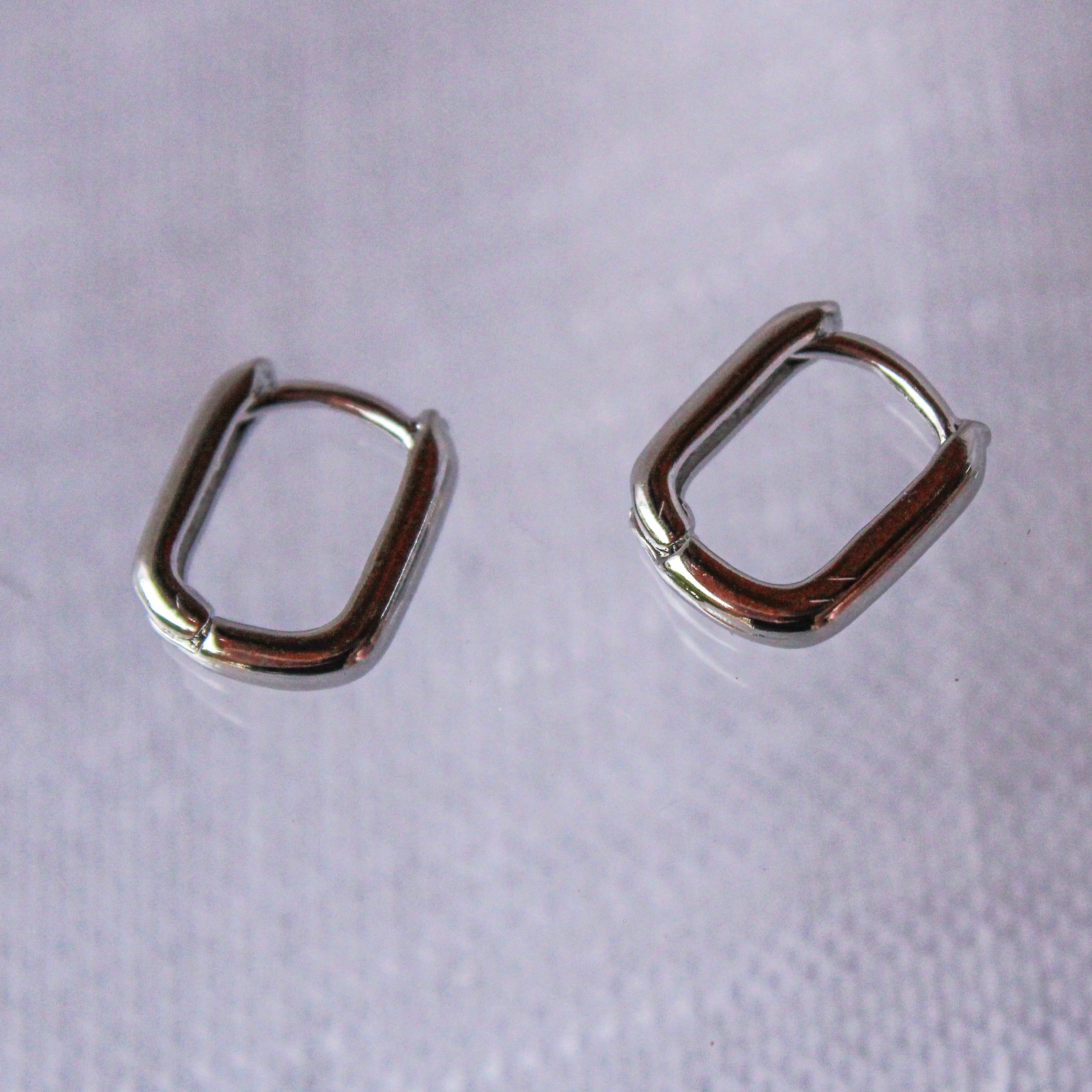 Brinco de Argola Retangular Prateado - P