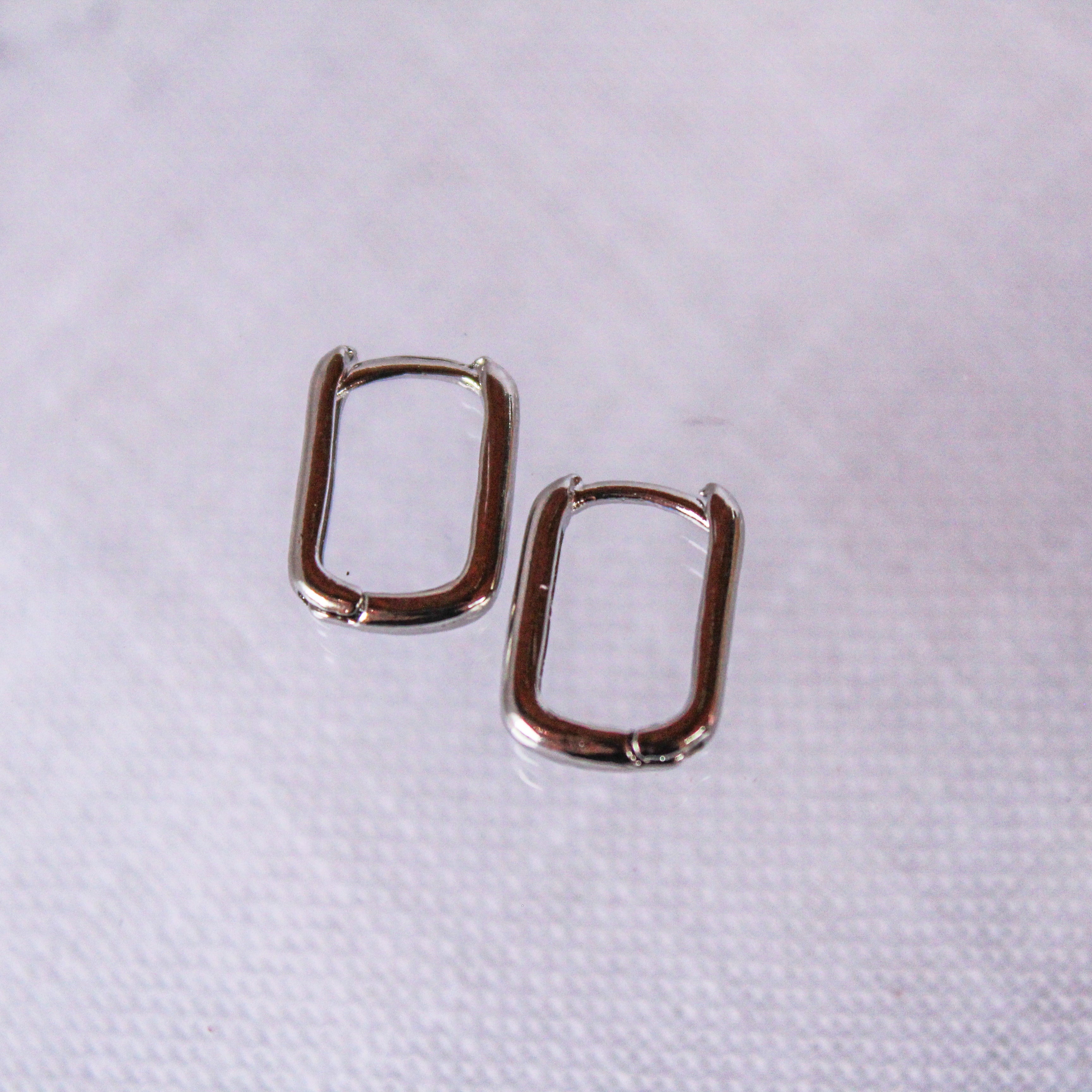 Brinco de Argola Retangular Prateado - M