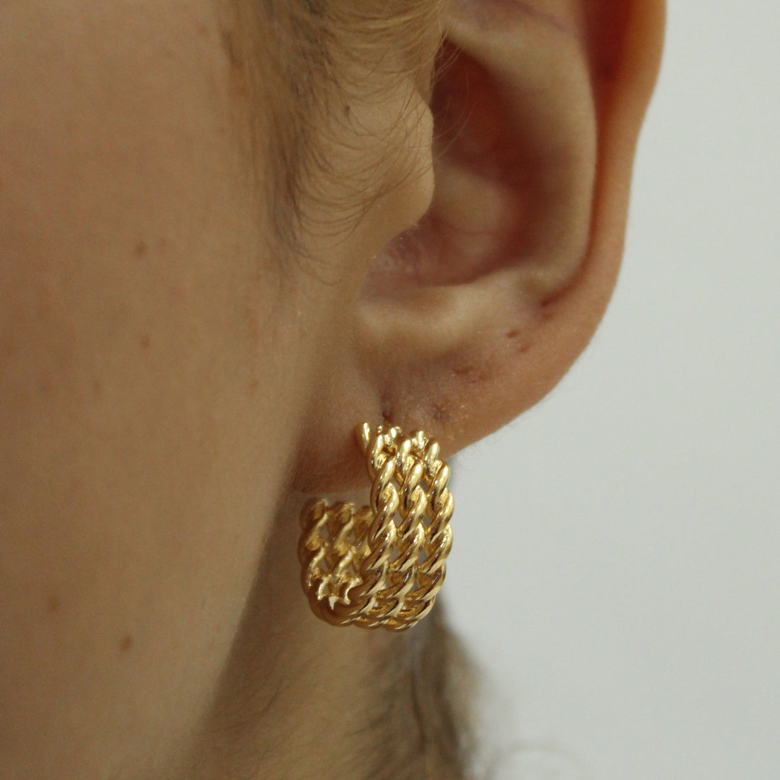 Brinco de Argola Trança Tripla Dourada