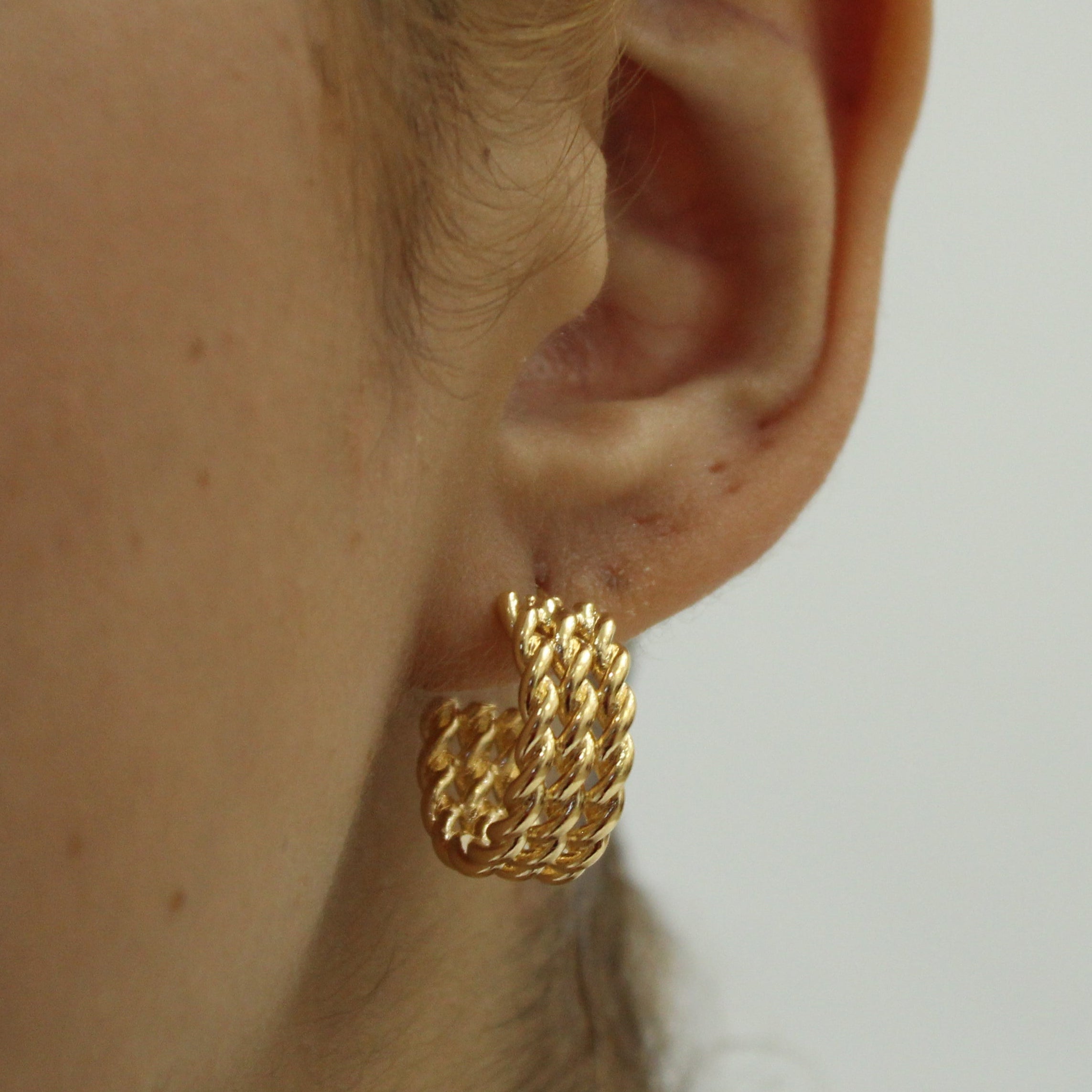 Brinco de Argola Trança Tripla Dourada