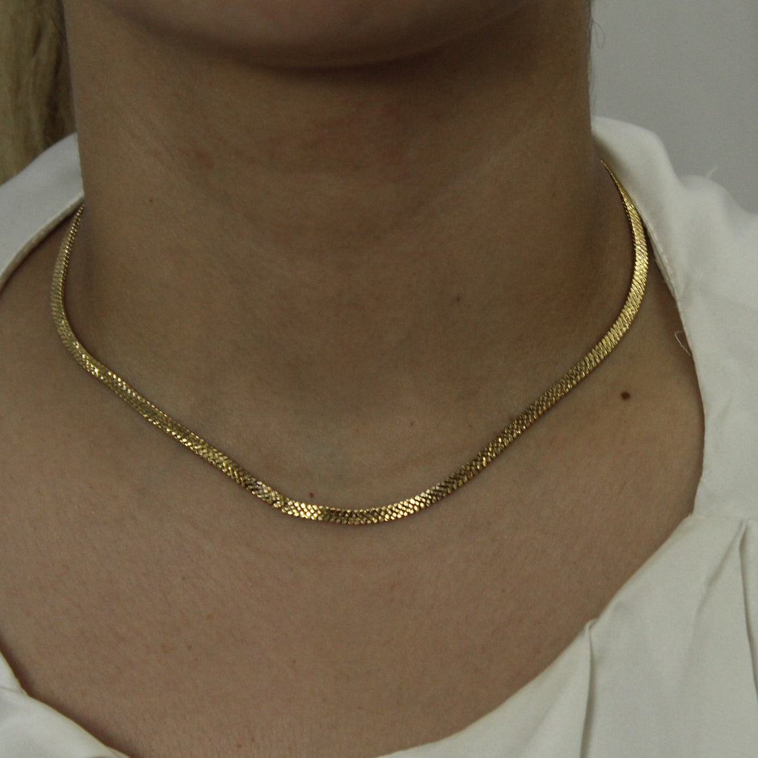 Colar Dourado com Tramas