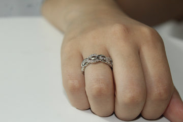 Anel Laço Linha e Zircônia Prateado