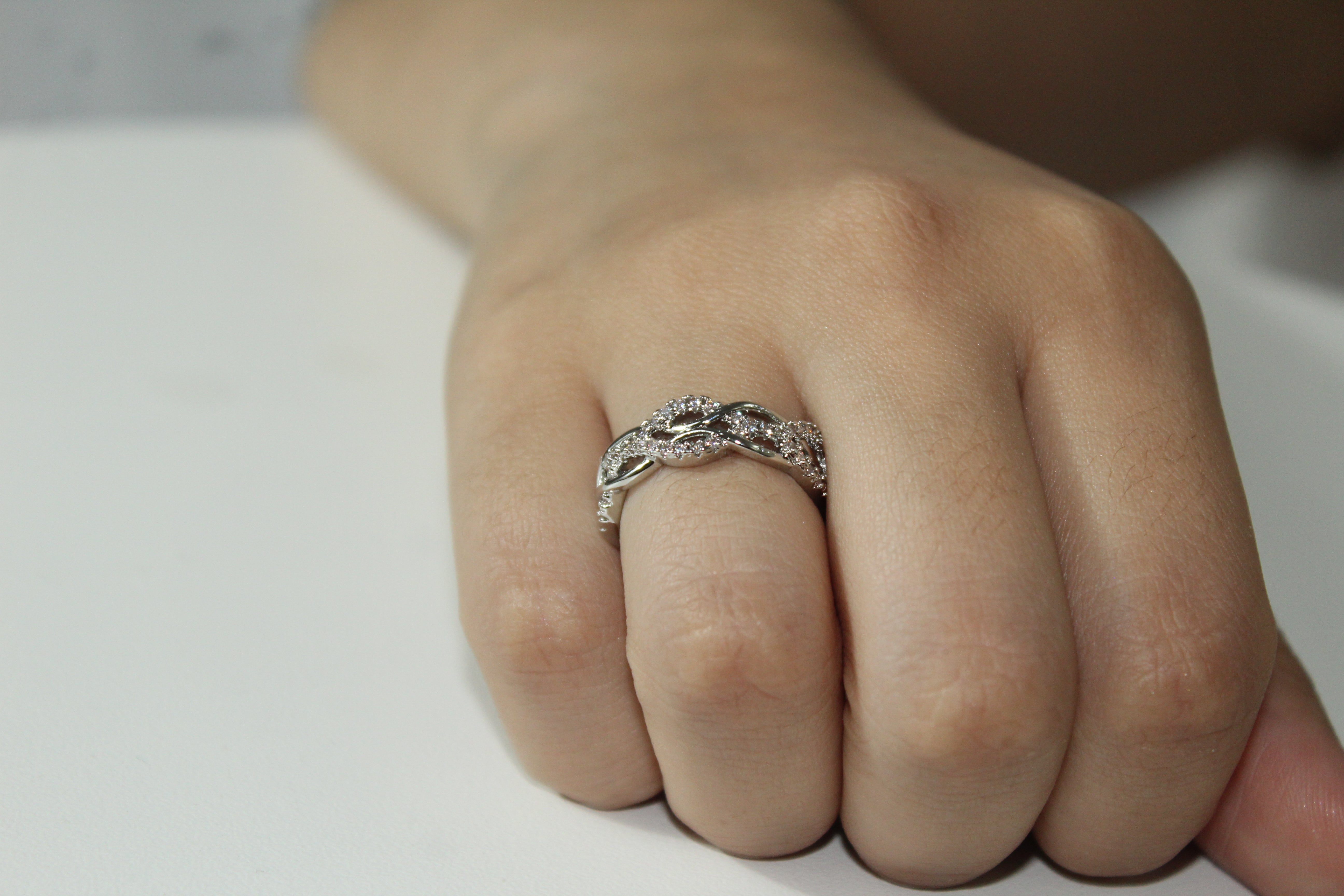 Anel Laço Linha e Zircônia Prateado