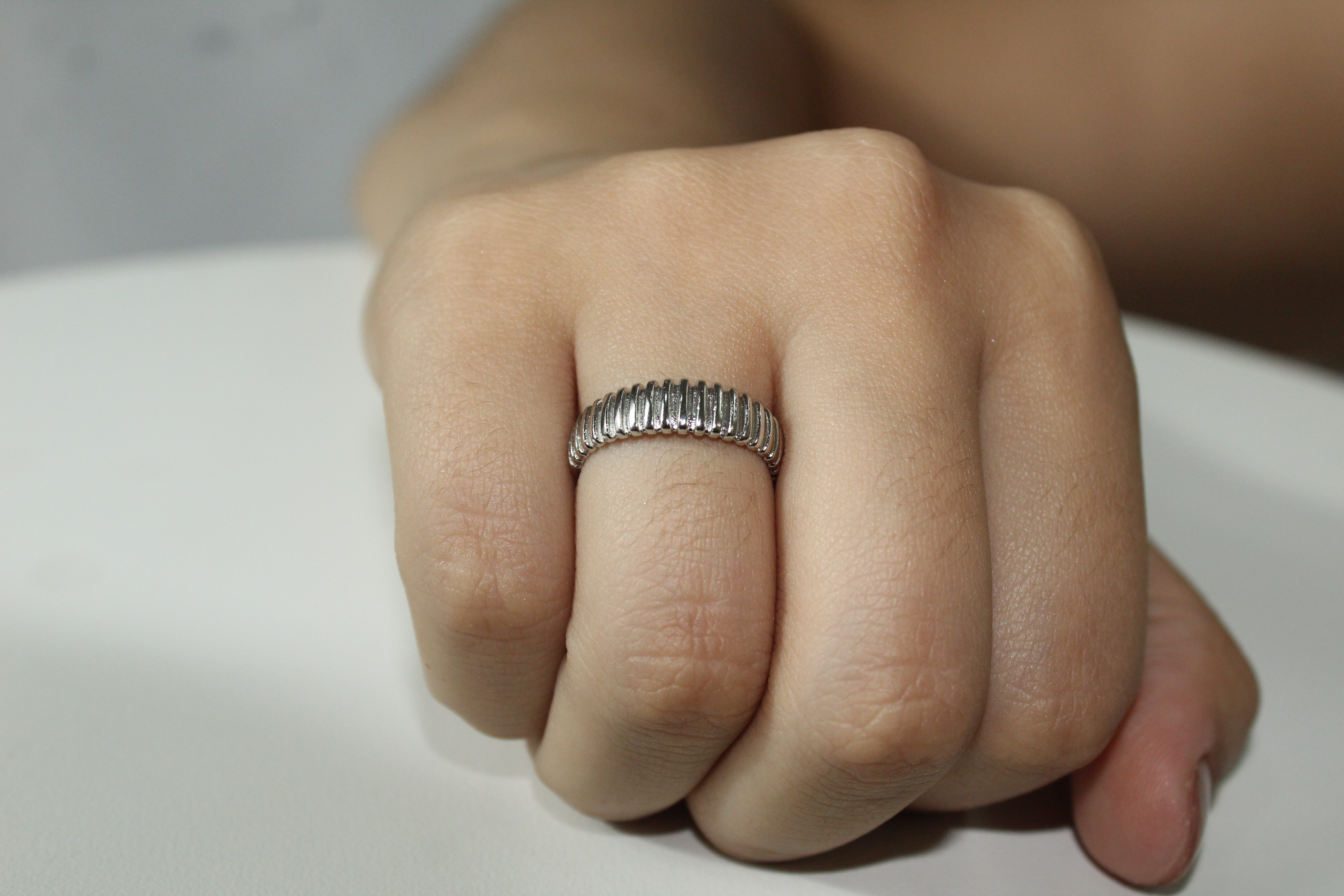 Anel com Frisos Prateado