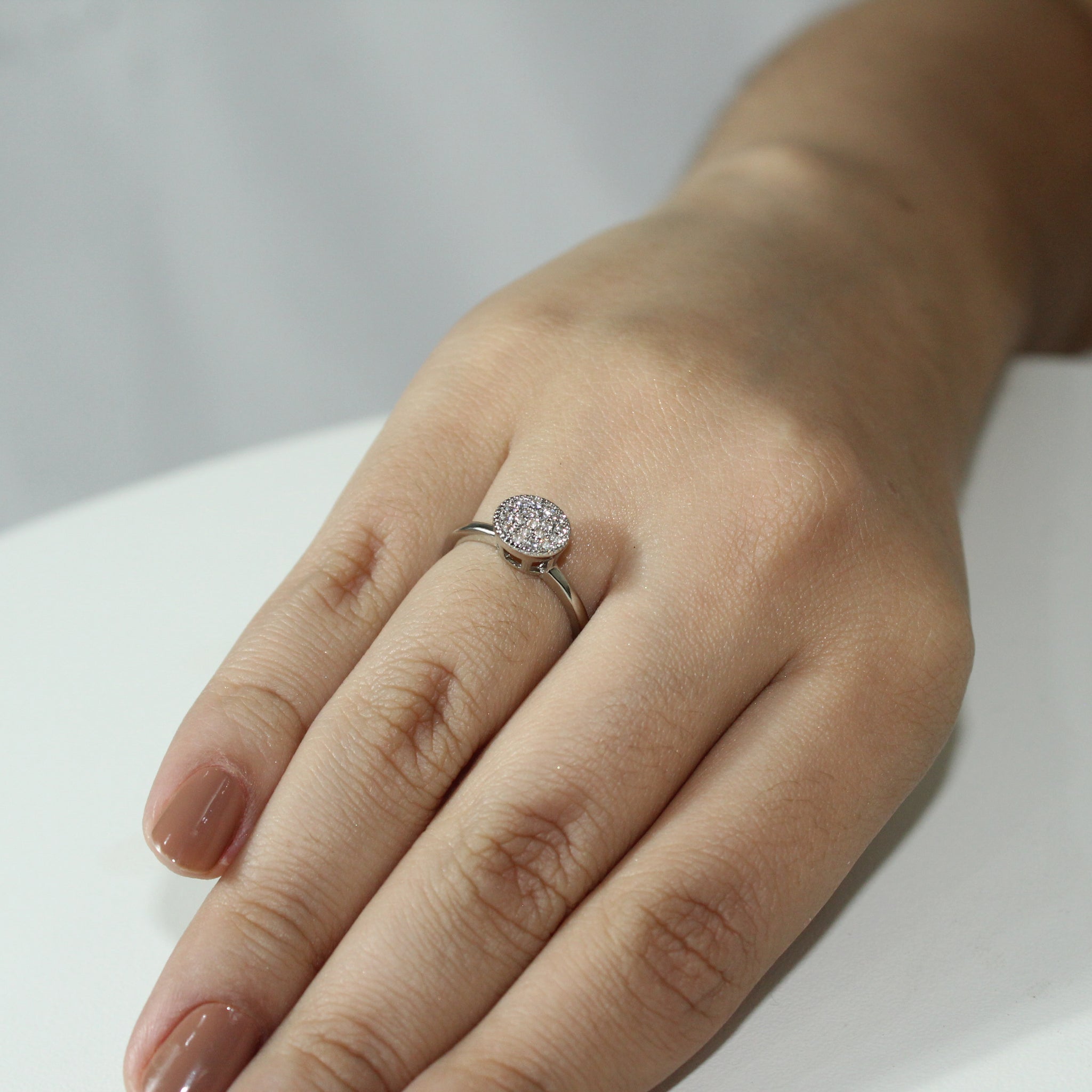 Anel Prateado de Zircônias