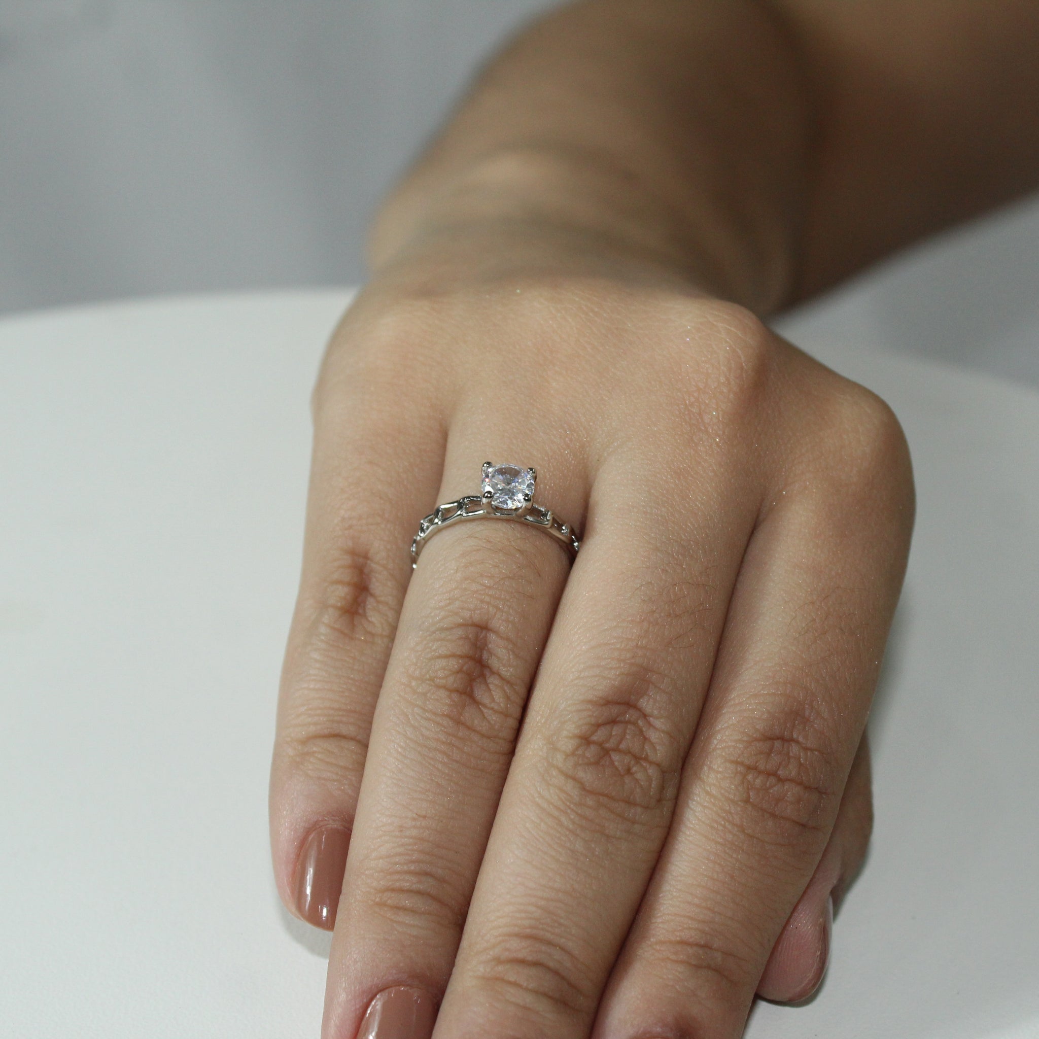 Anel Solitário com Trama Prateado