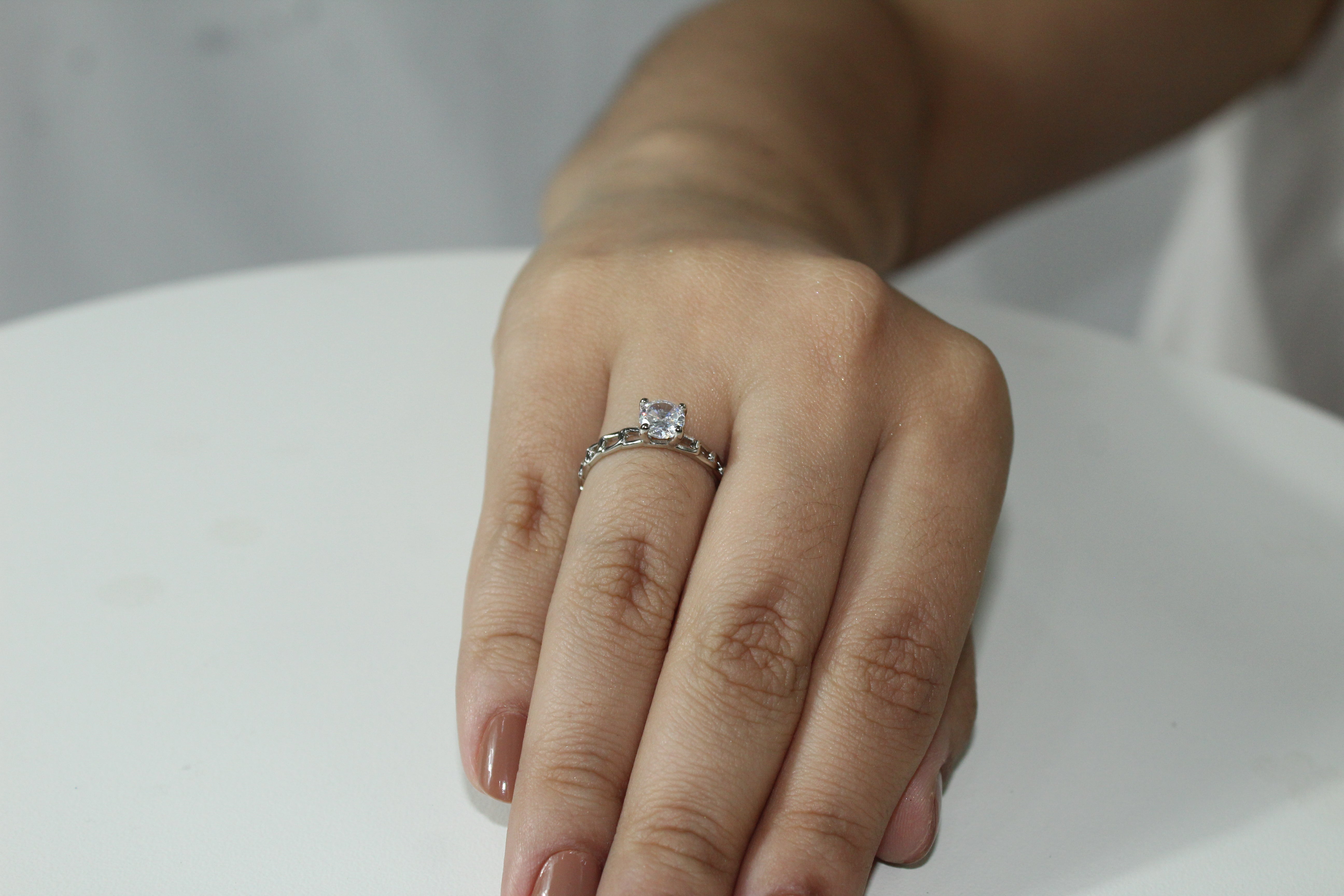 Anel Solitário com Trama Prateado