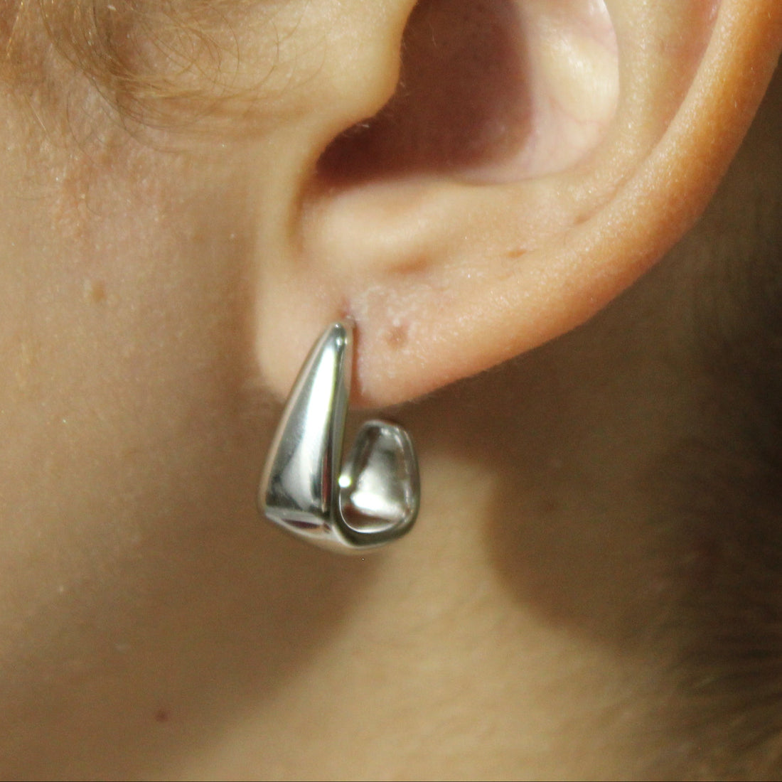 Brinco Semi Argola Prateado