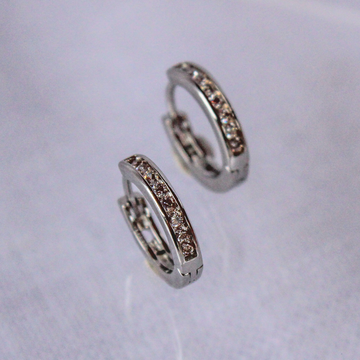 Brinco de Argola Redondo com Mini Zircônias Prateado - M