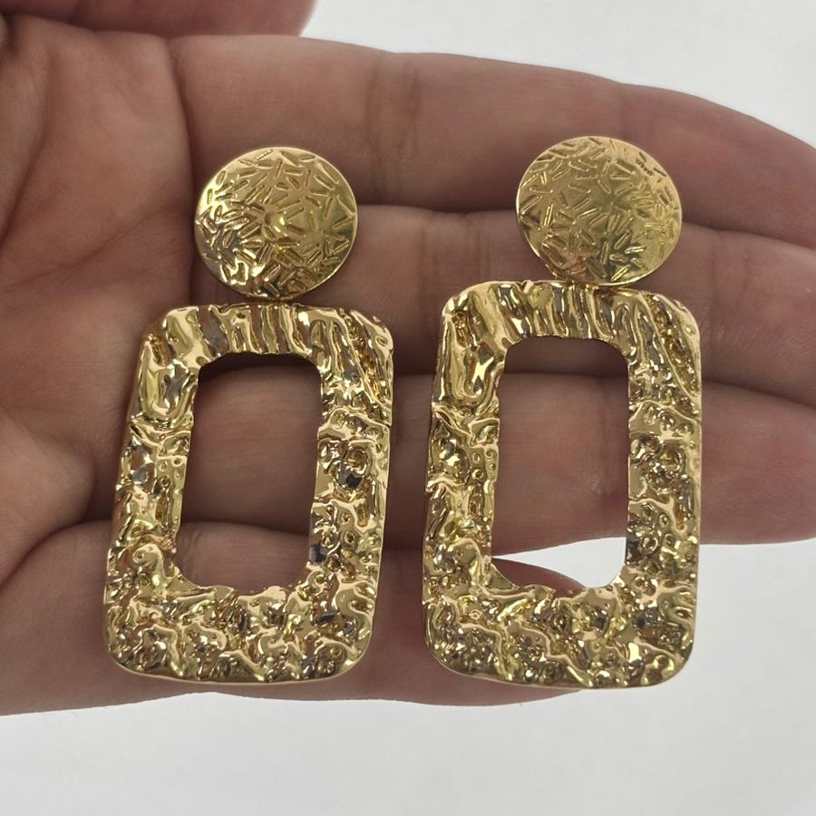 Brinco Quadrado com Textura Dourado