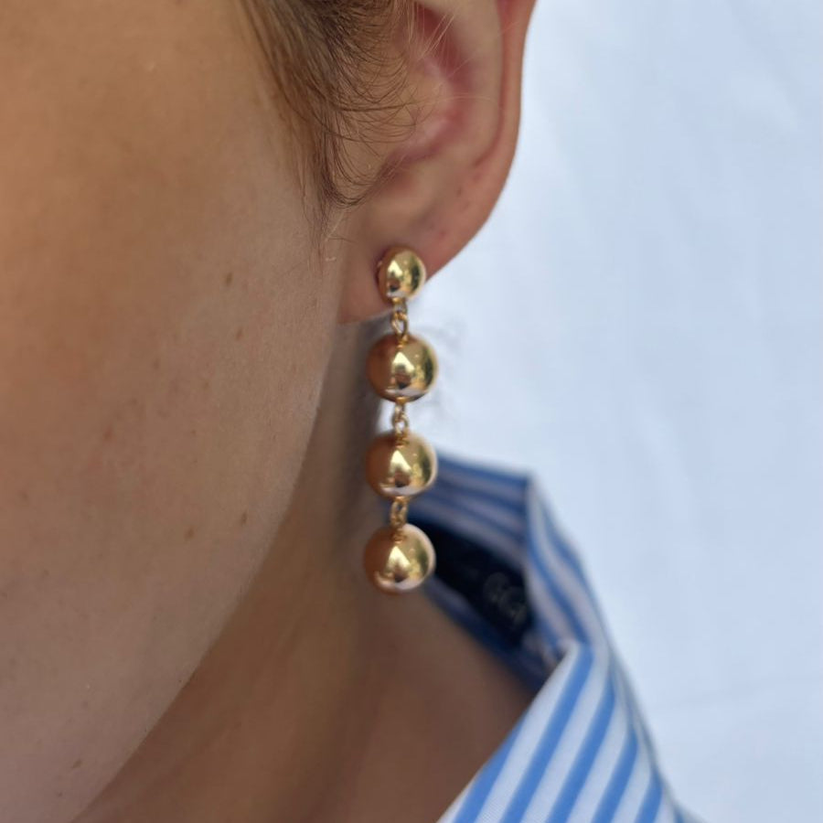 Brinco de Bolinhas Douradas Penduradas