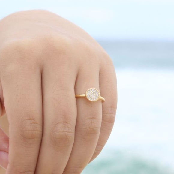 Anel Dourado de Zircônias