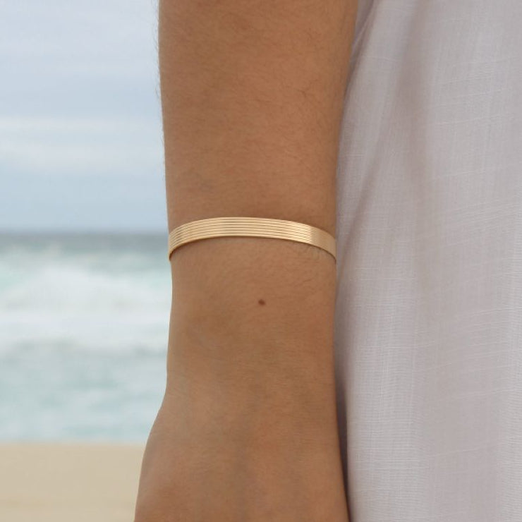 Bracelete Frisos Dourada