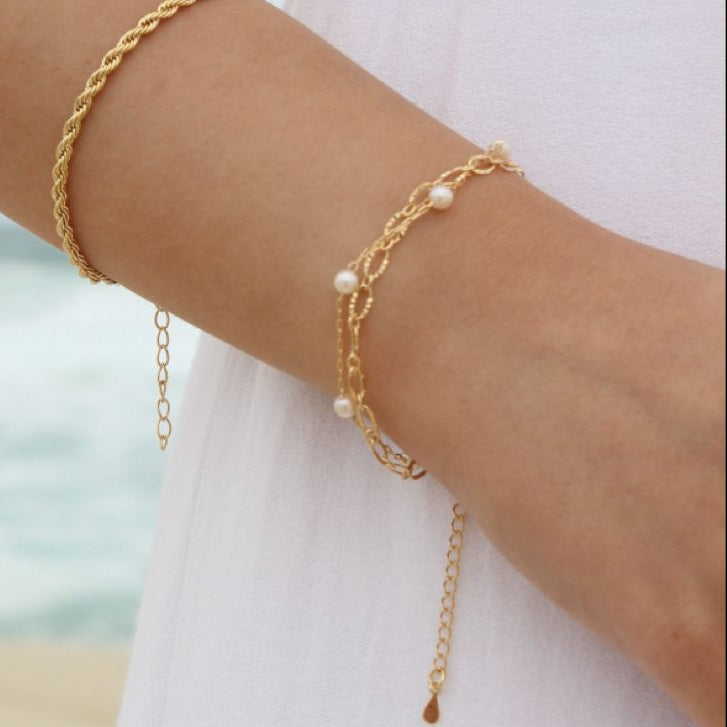 Pulseira Dupla com Pérolas Douradas