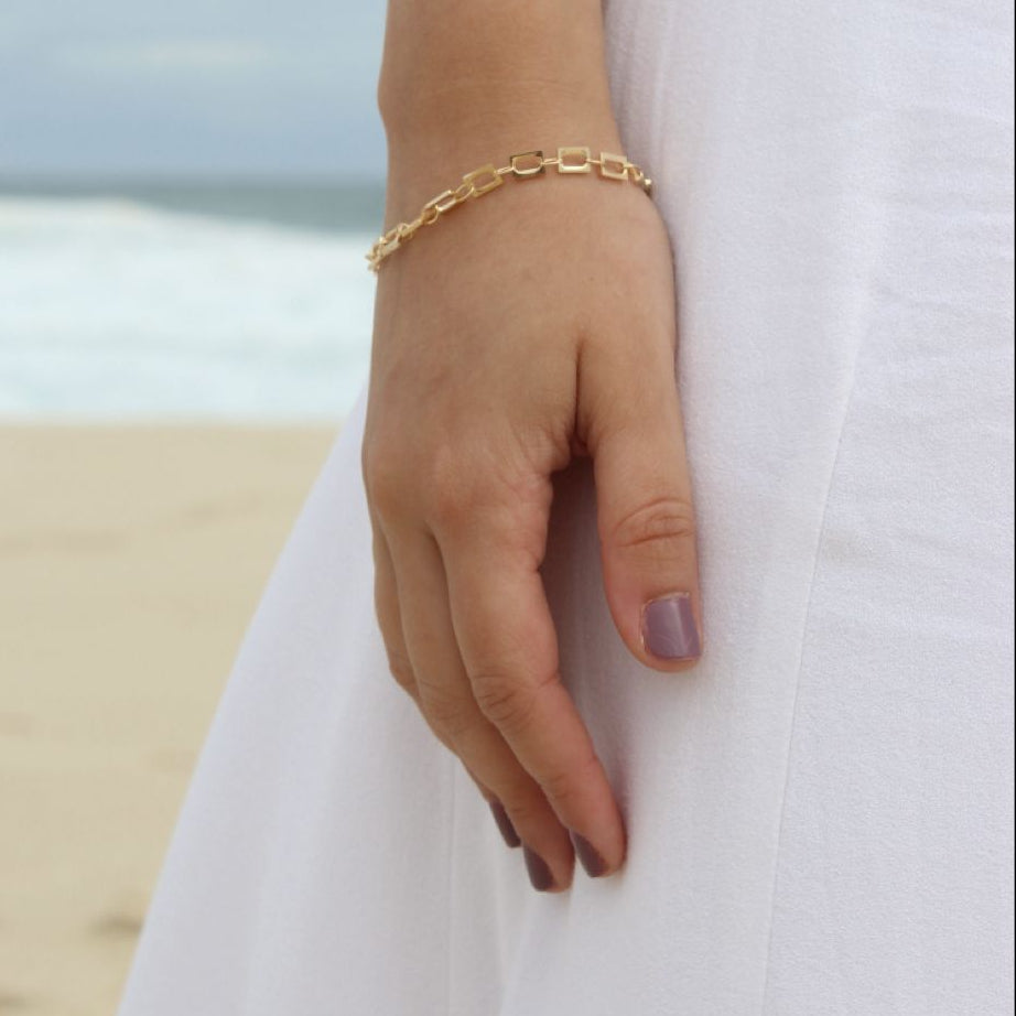 Pulseira de Chapas Quadradas Douradas